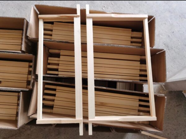 100 standard BROOD frames, Hoffman style self spacing, DN4, Grade 1 for BS national hives